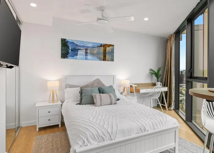 Brand-New Central Studio Apart With Views